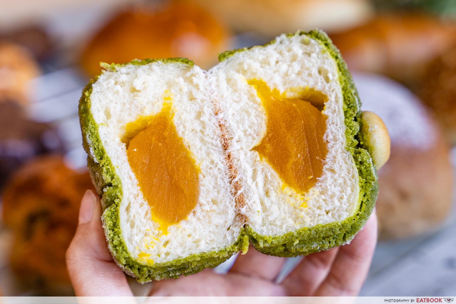 gokoku japanese bakery - hokkaido pumpkin melon pan cross section