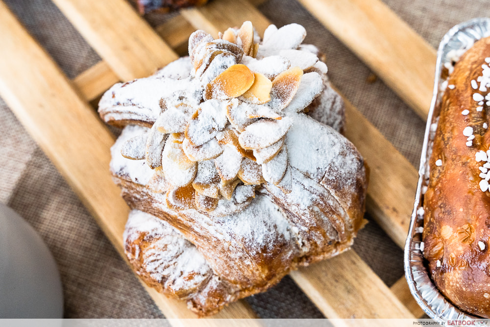 la-grigne-almond-croissant