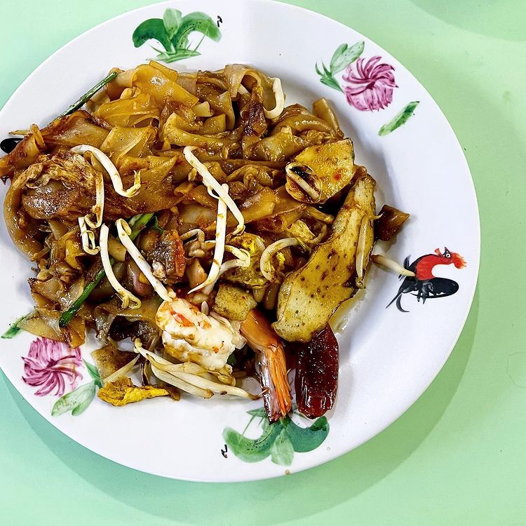 old-airport-road-food-centre-dong-ji-fried-kway-teow