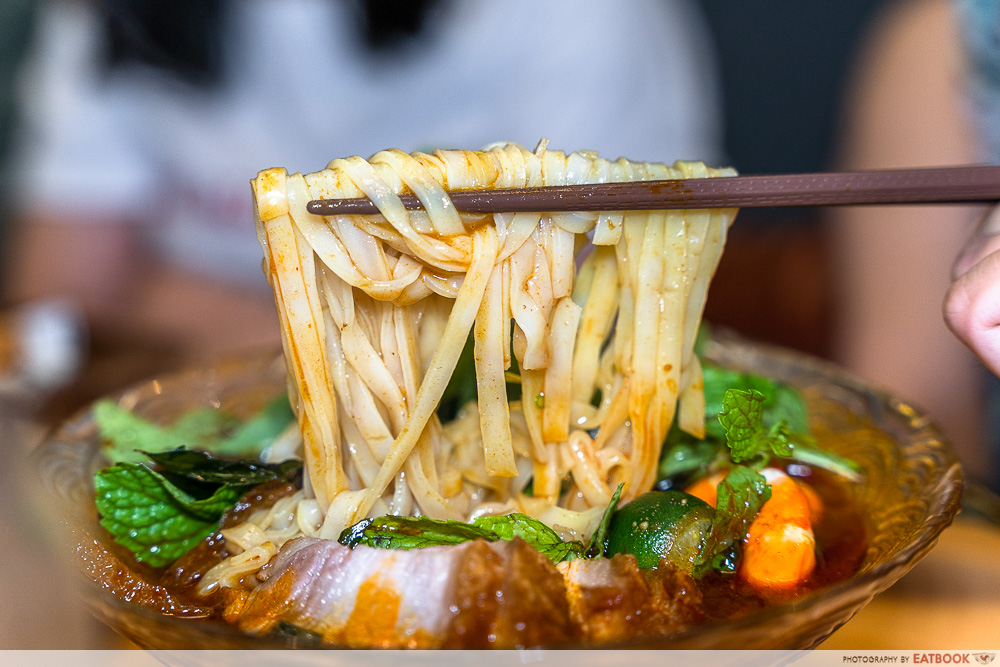 small-tables-curry-noodles