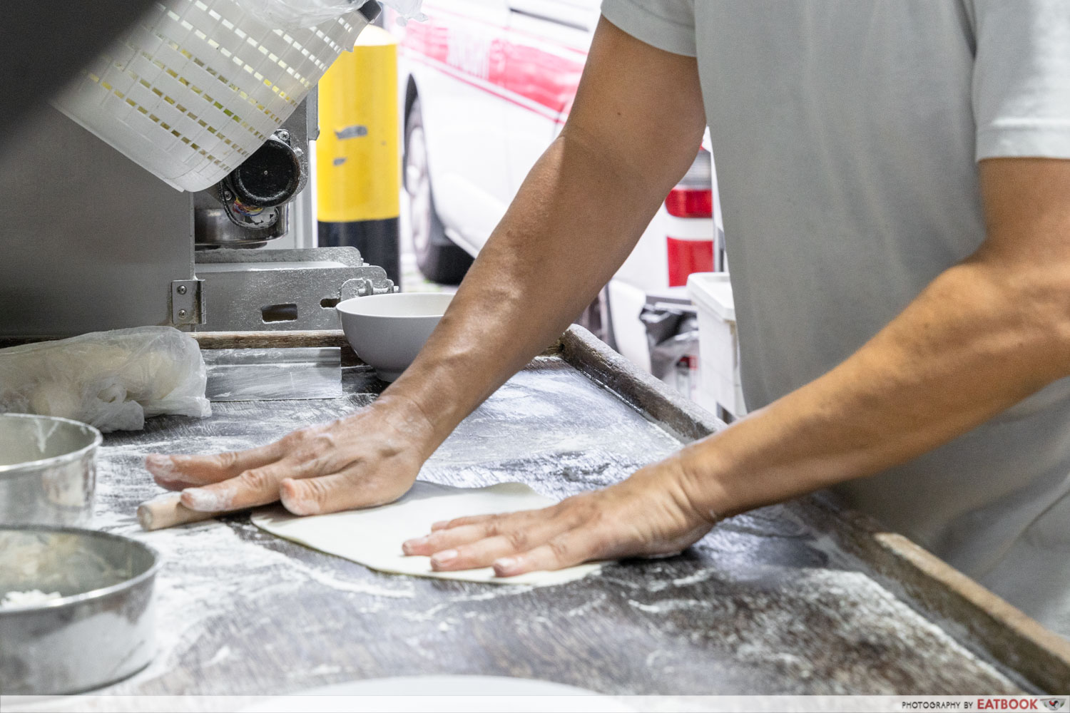 tian jin fong kee - rolling dough