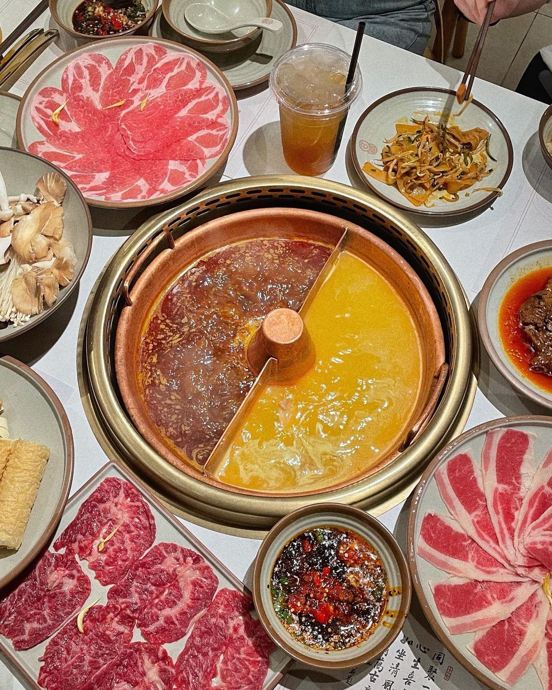 tong xin ru yi hotpot - assorted meats