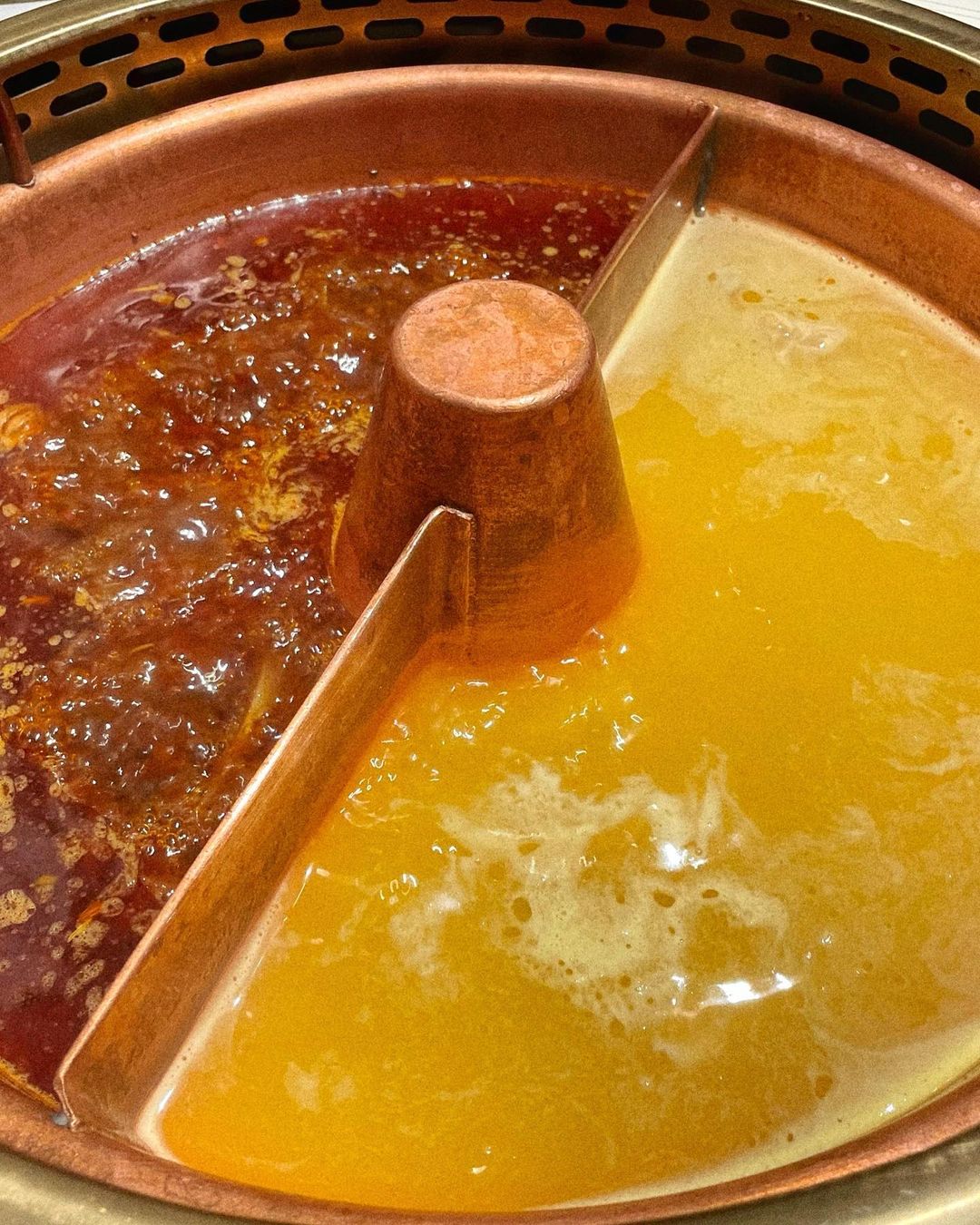 tong xin ru yi hotpot - golden chicken soup