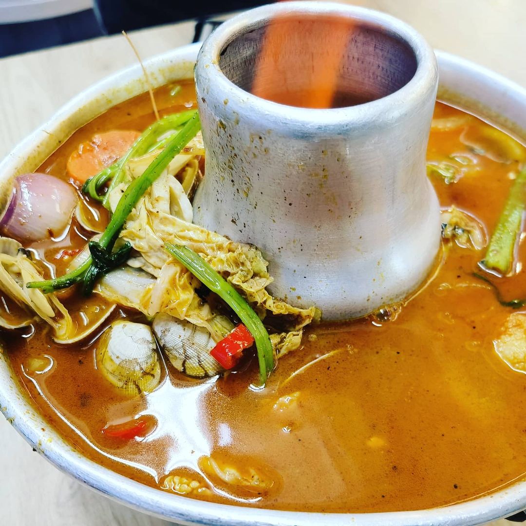 al-majlis-red-tomyum-seafood-soup