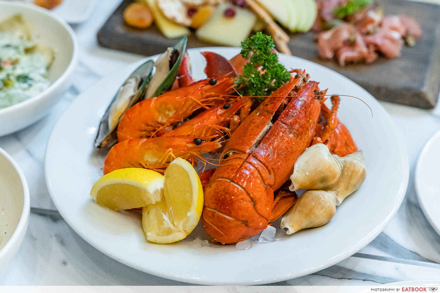 crossroads buffet - seafood on ice plated