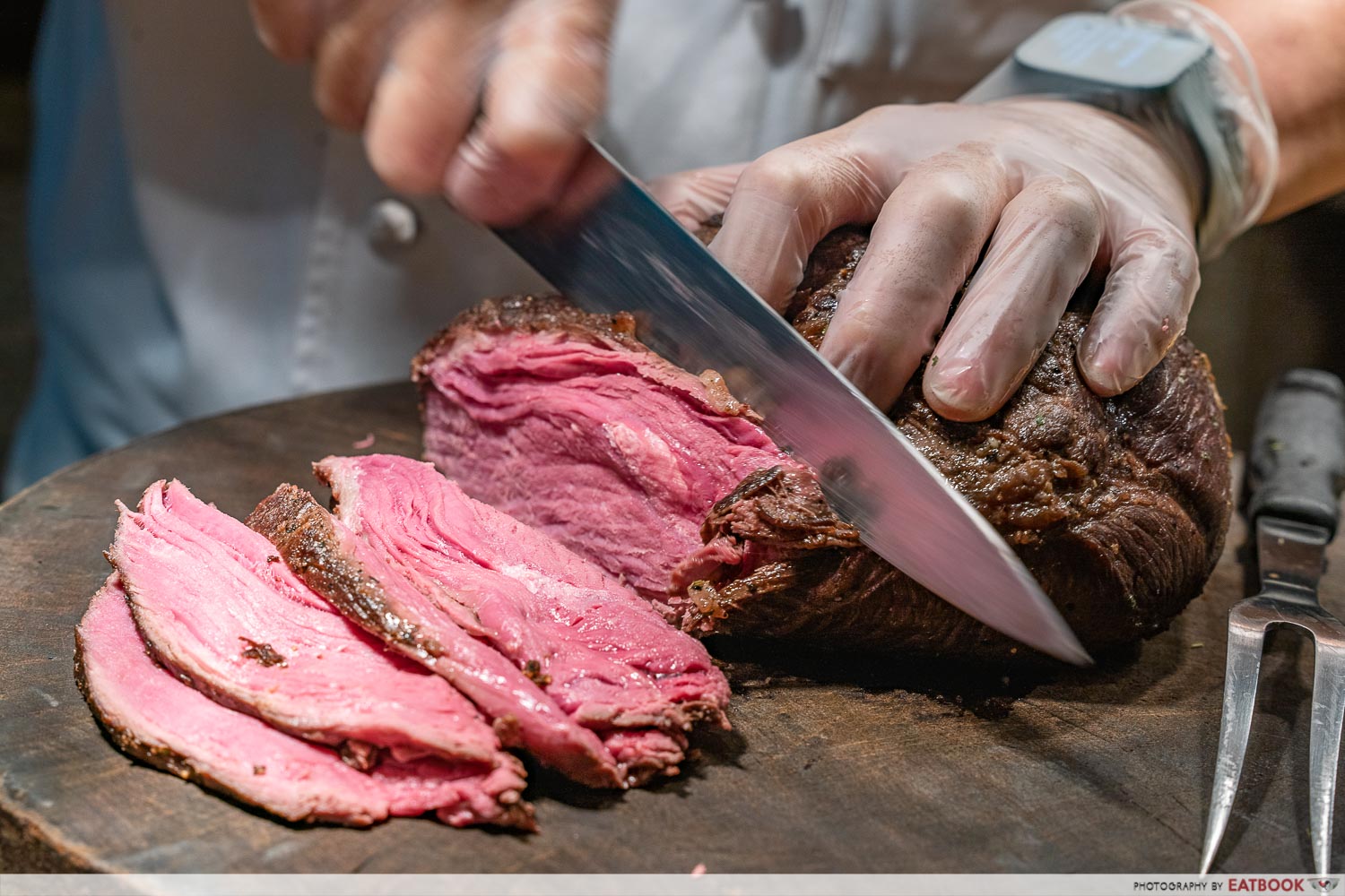 crossroads buffet - slicing beef