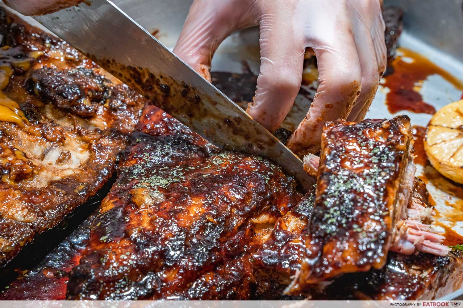 crossroads buffet - slicing pork ribs