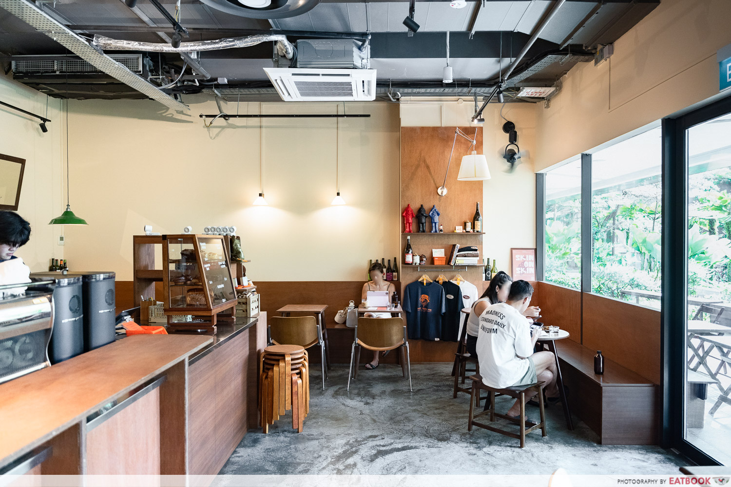 folk-yard-indoor-ambience