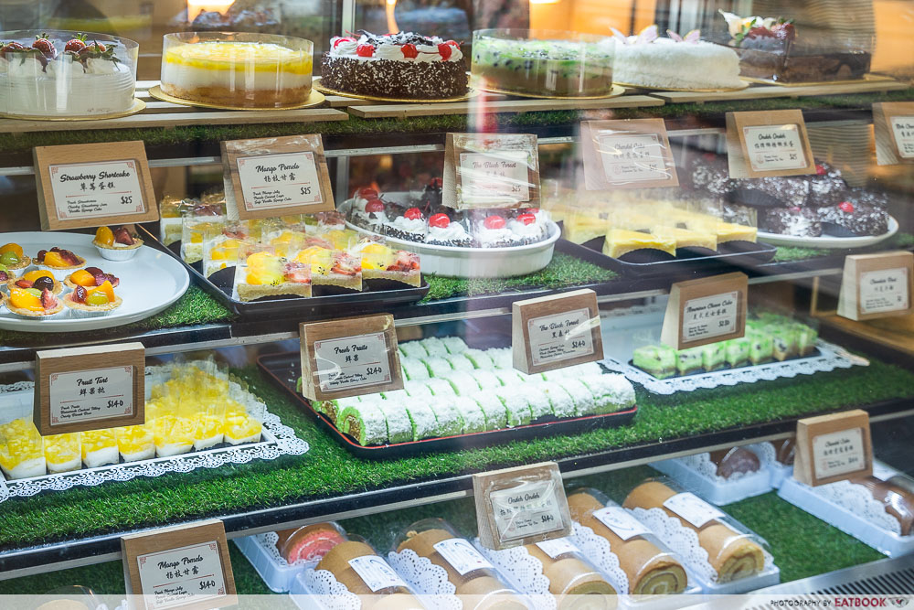happy-oven-cake-display