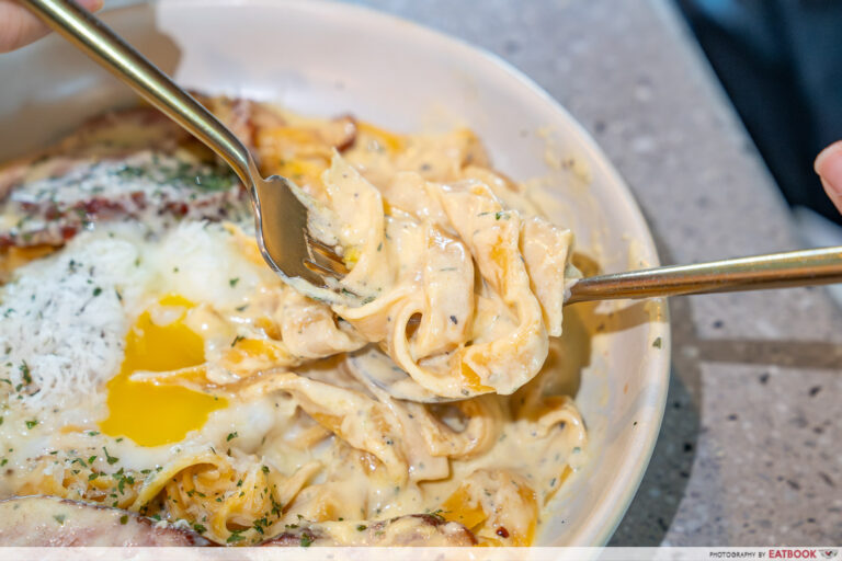 tipo-pasta-bar-carbonara-spoon