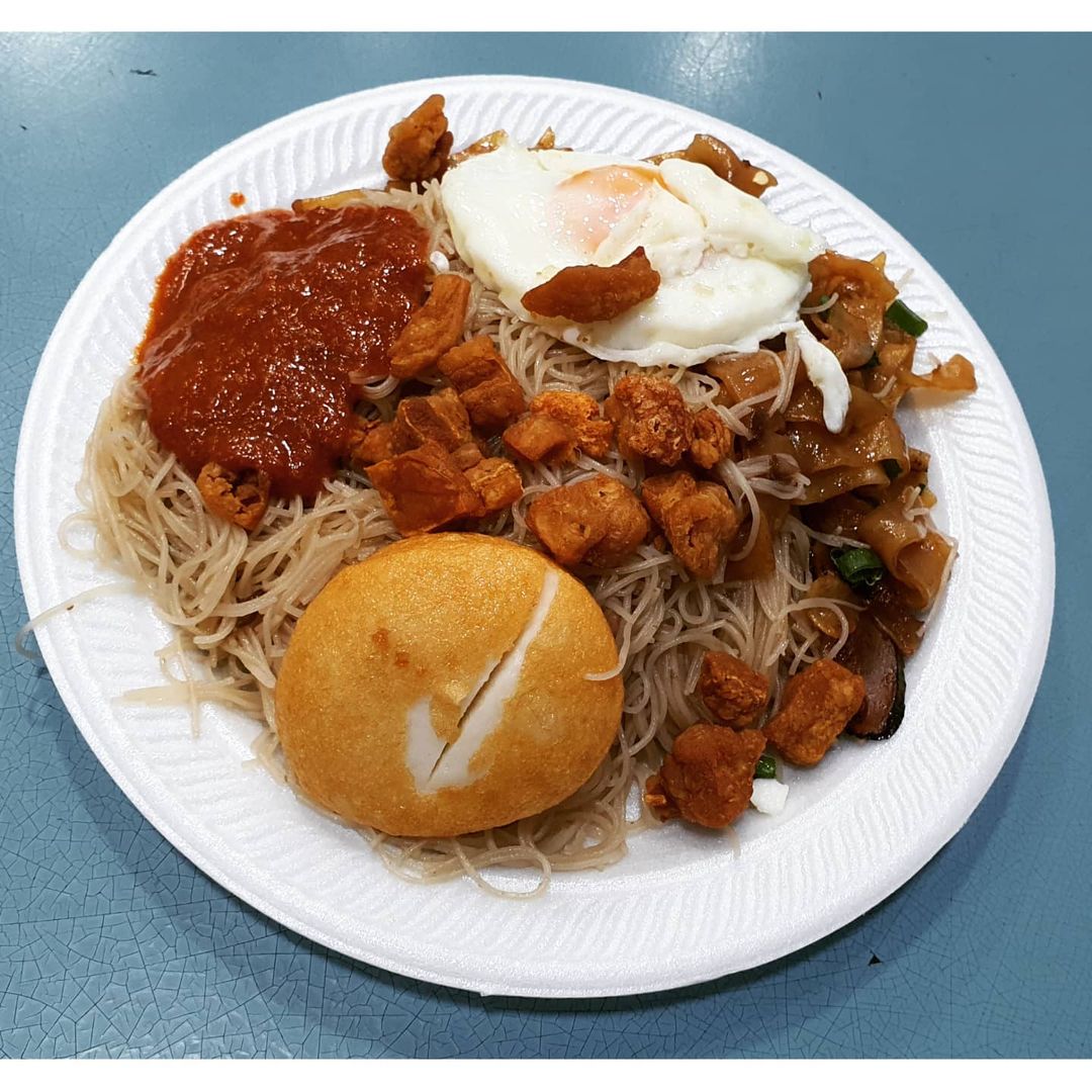 good pig trotters fried bee hoon - flatlay