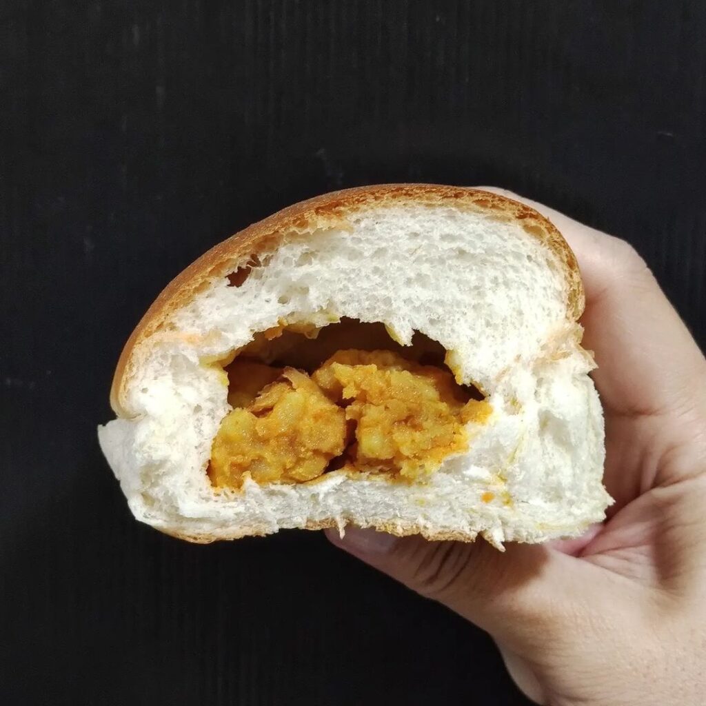 sin hon loong curry bun