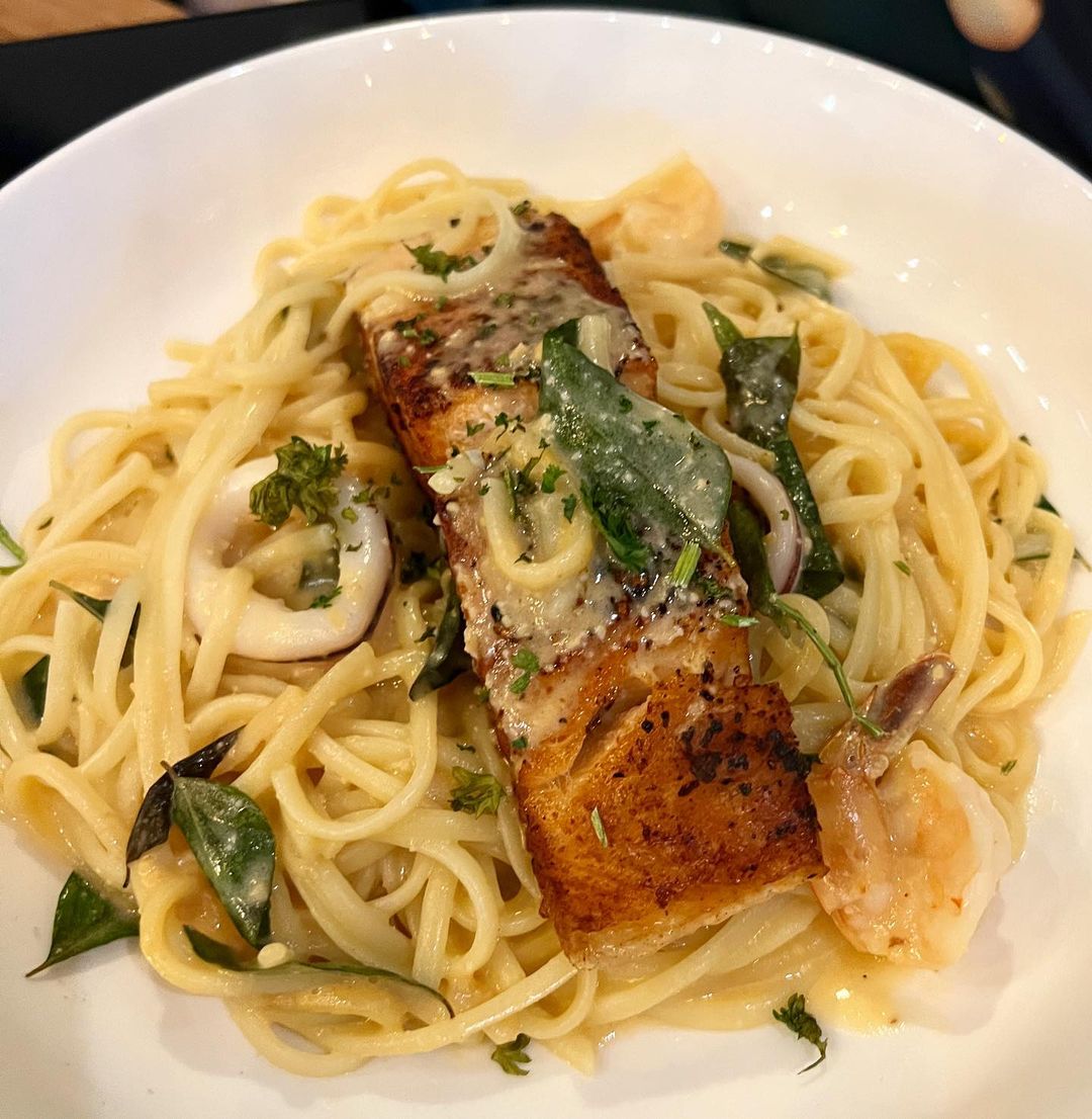 walaku-salted-egg-salmon-pasta