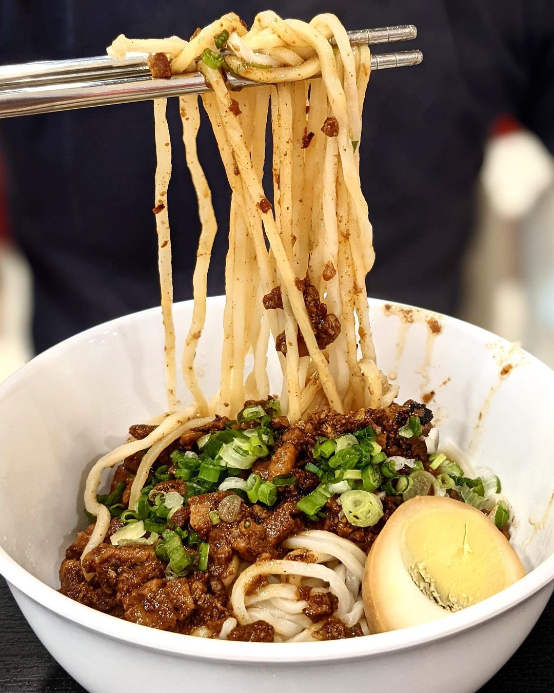 Hei Lun Shi Tang - Braised Pork noodles