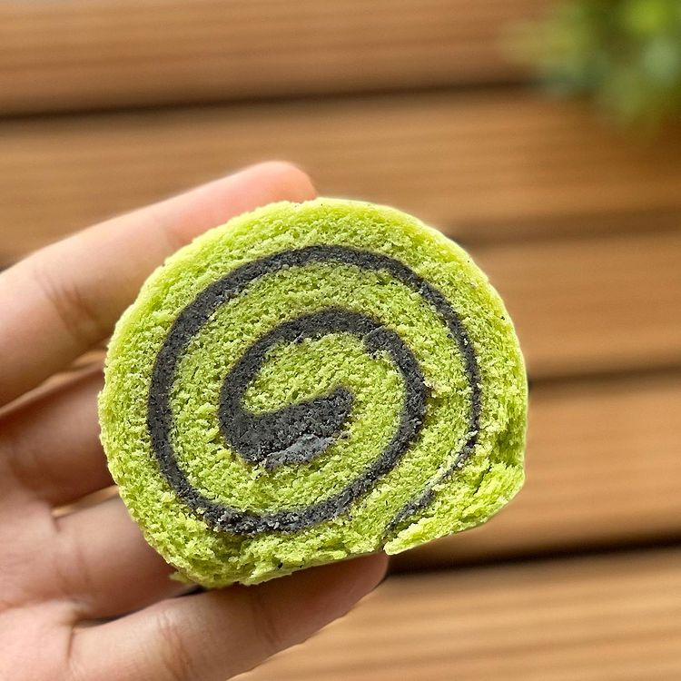 best pandan cake in singapore - pure pandan swiss roll