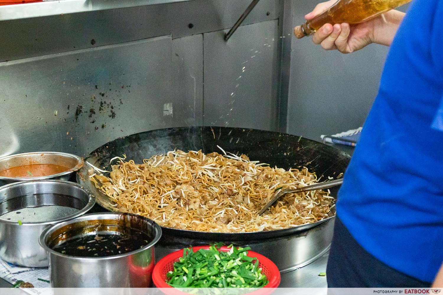 hill street char kway teow - frying in wok