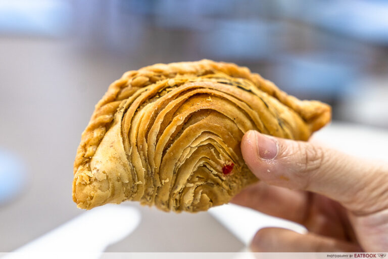J2 Famous Crispy Curry Puff Review: Flaky Puffs In Amoy St Food Centre ...