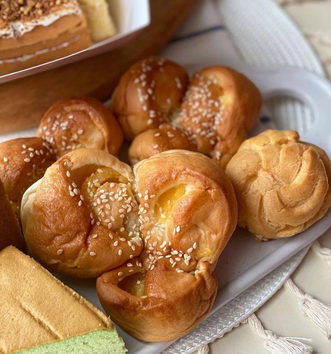 love confectionery - custard puff and bun