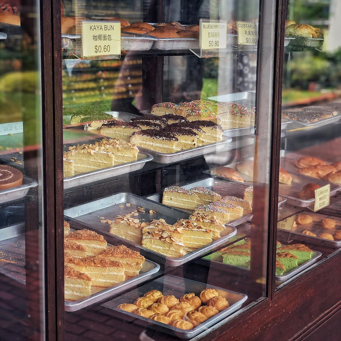 love confectionery - display shelves 2