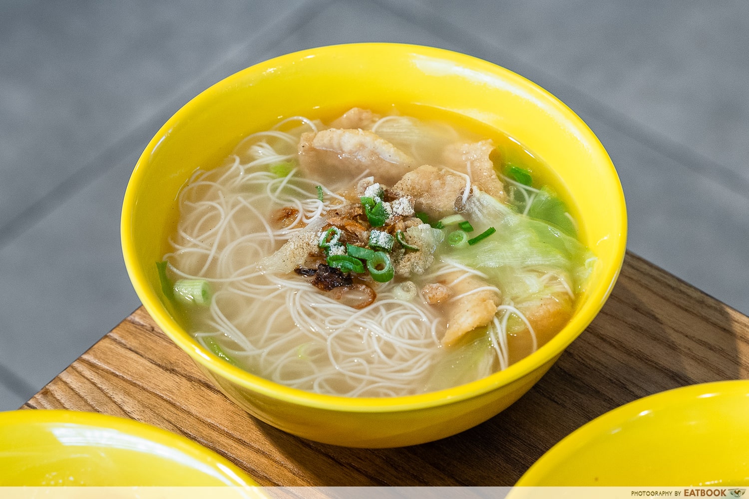 one punggol hawker centre - kwang kee teochew fish porridge fish soup mee sua
