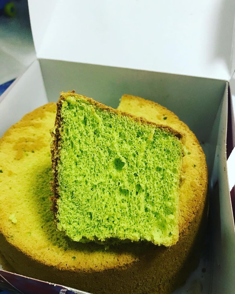 pandan chiffon cakes - bengawan solo