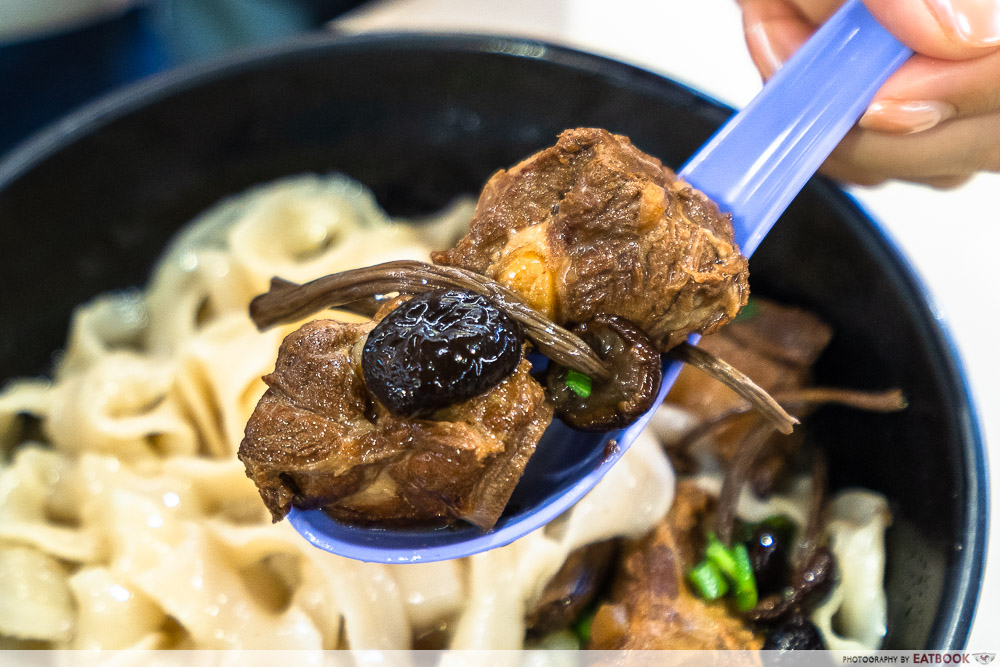 rong xing la mian xiao long bao - braised pork noodles ingredients