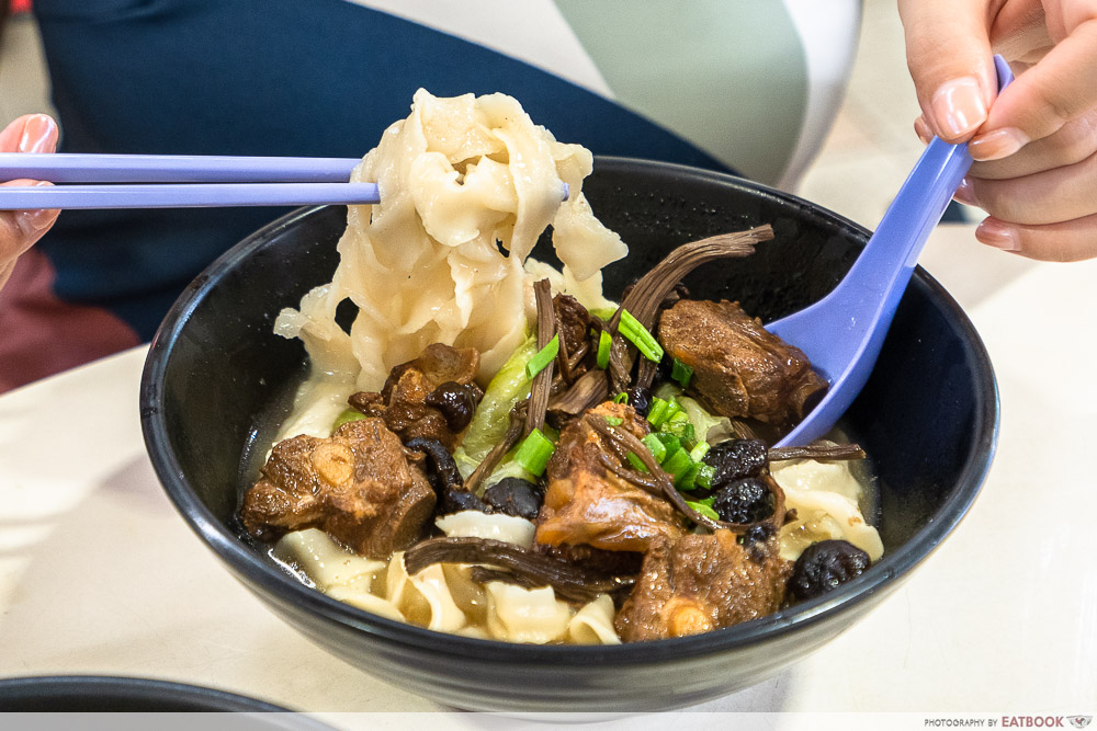 rong xing la mian xiao long bao - noodles with braised pork rib