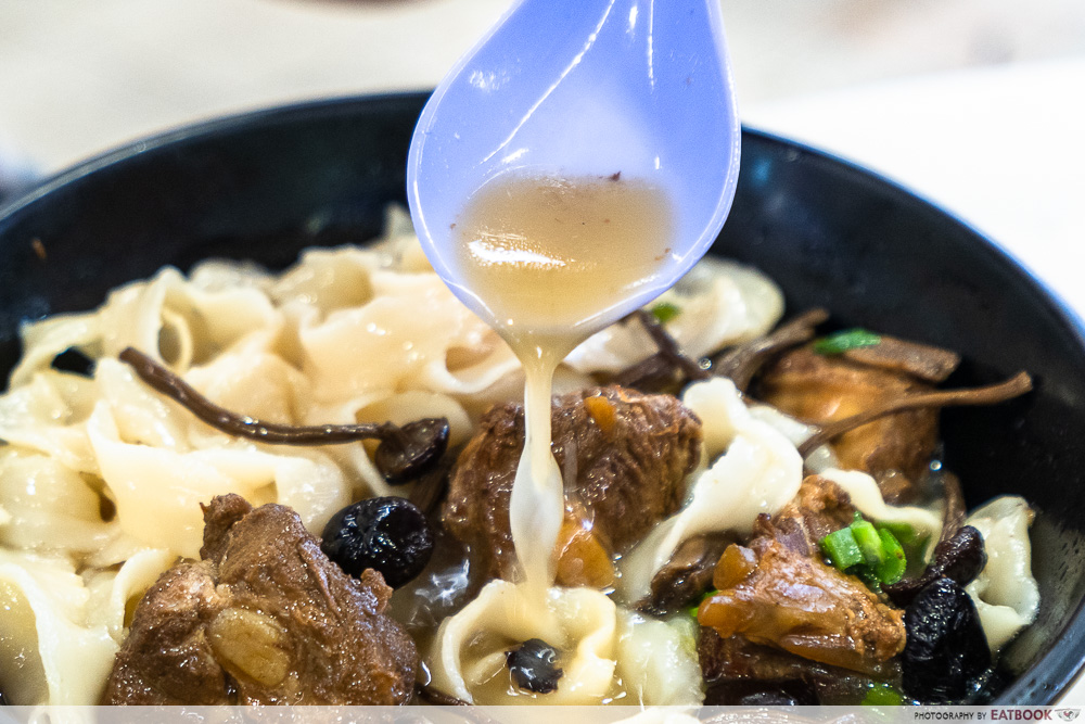 rong xing la mian xiao long bao - noodles with braised pork ribs