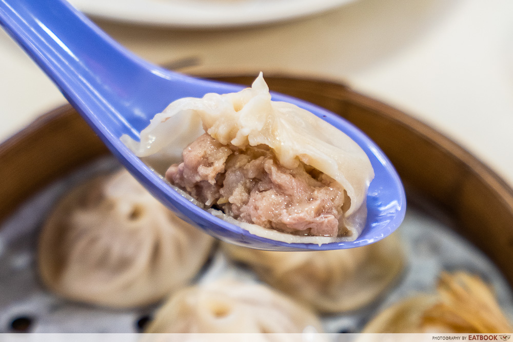 rong xing la mian xiao long bao - xlb cross section