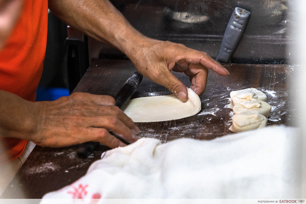 wang wang crispy curry puff rolling dough