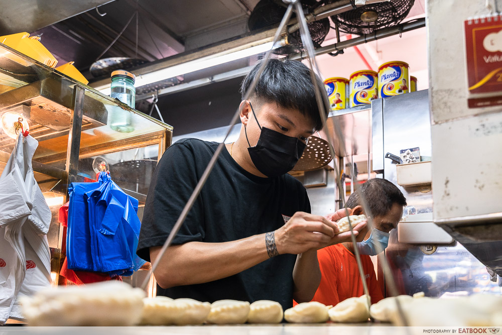 wang wang crispy curry puff son making puff