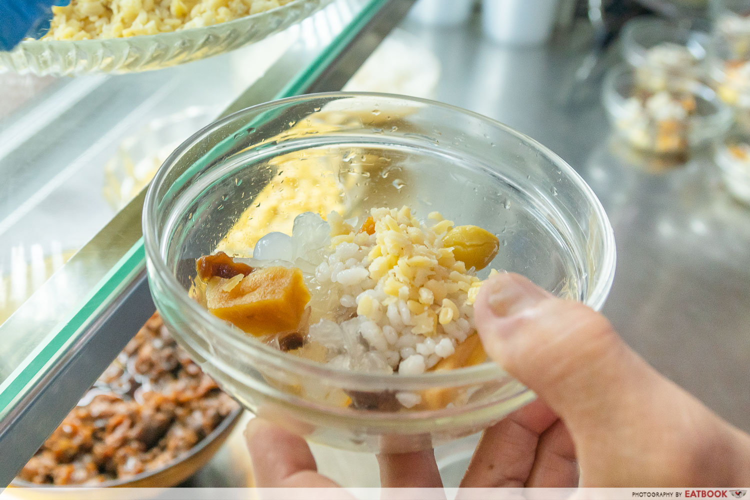 ye lai xiang cheng tng - adding ingredients