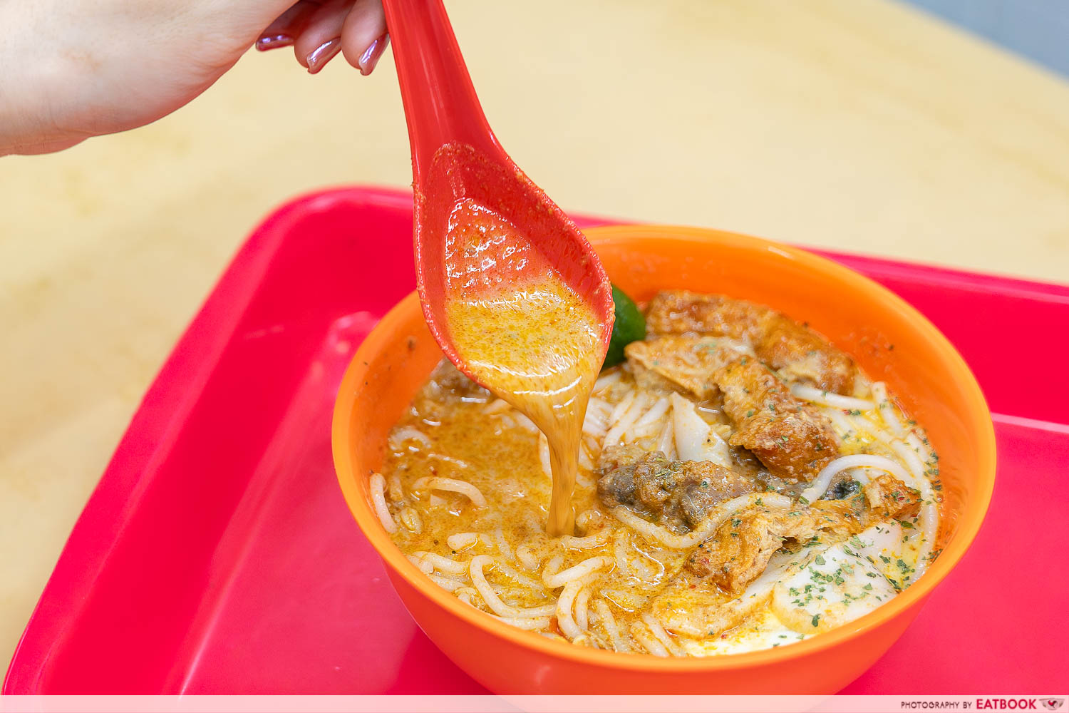 928-Yishun-Laksa-soup-pour