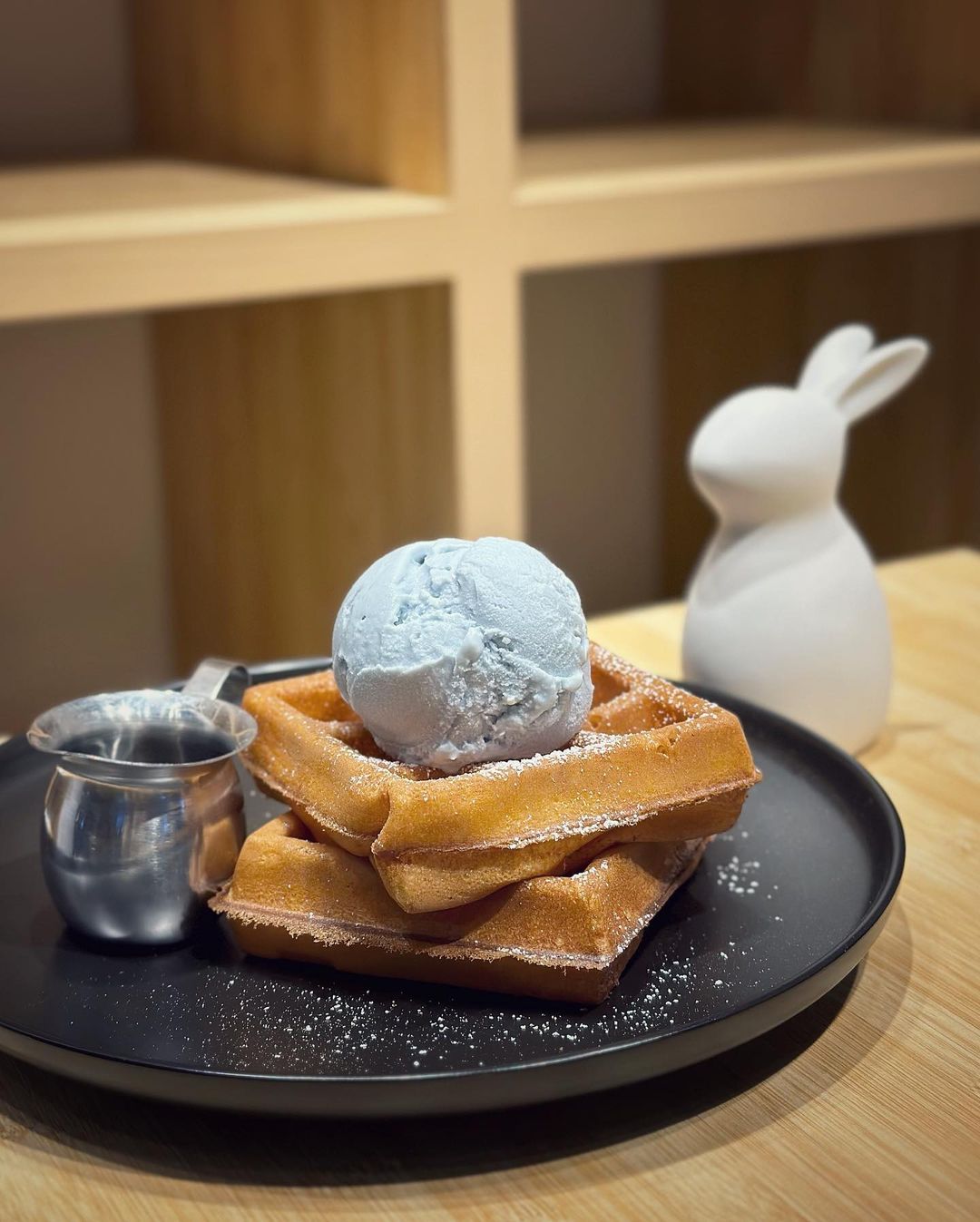 cafe usagi tokyo- ice cream with waffle