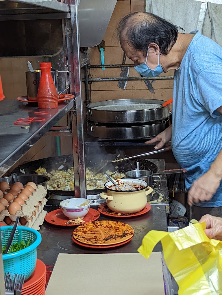 heng leong carrot cake cooking