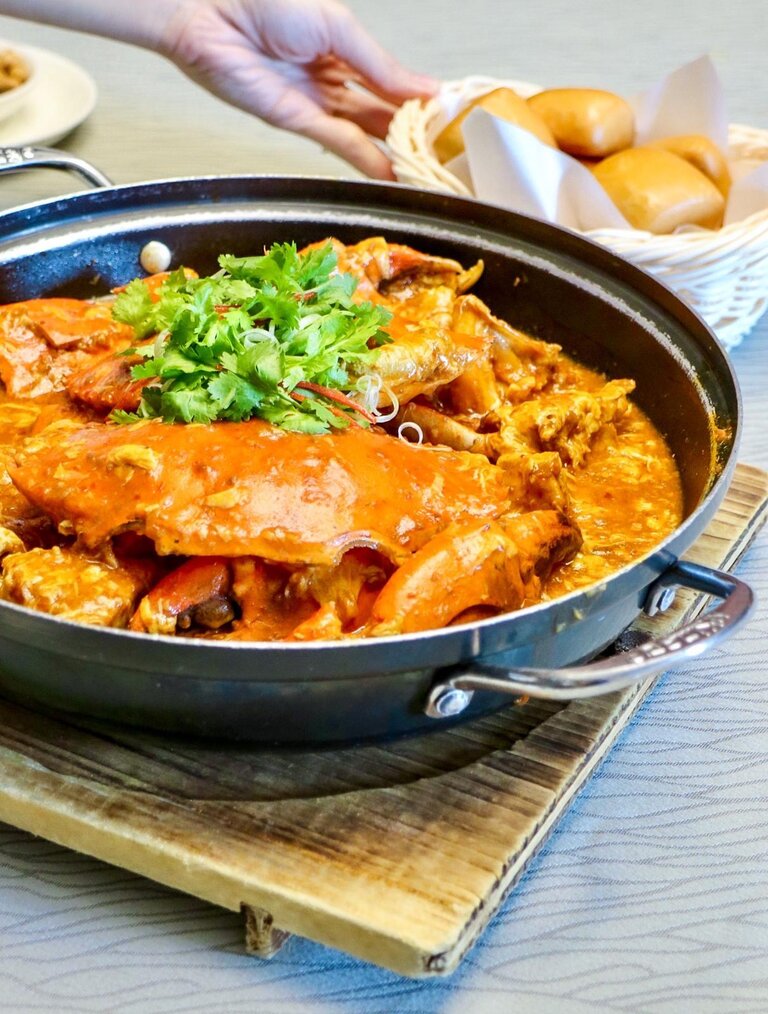 jumbo seafood chilli crab with mantou