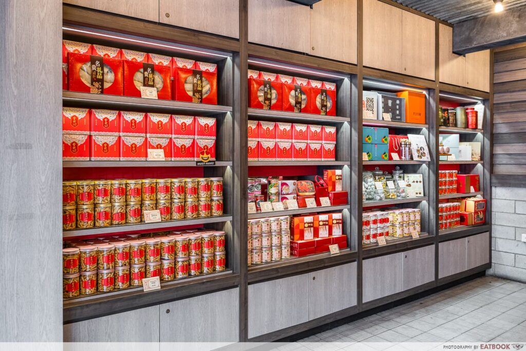 kim tee bak kwa store display