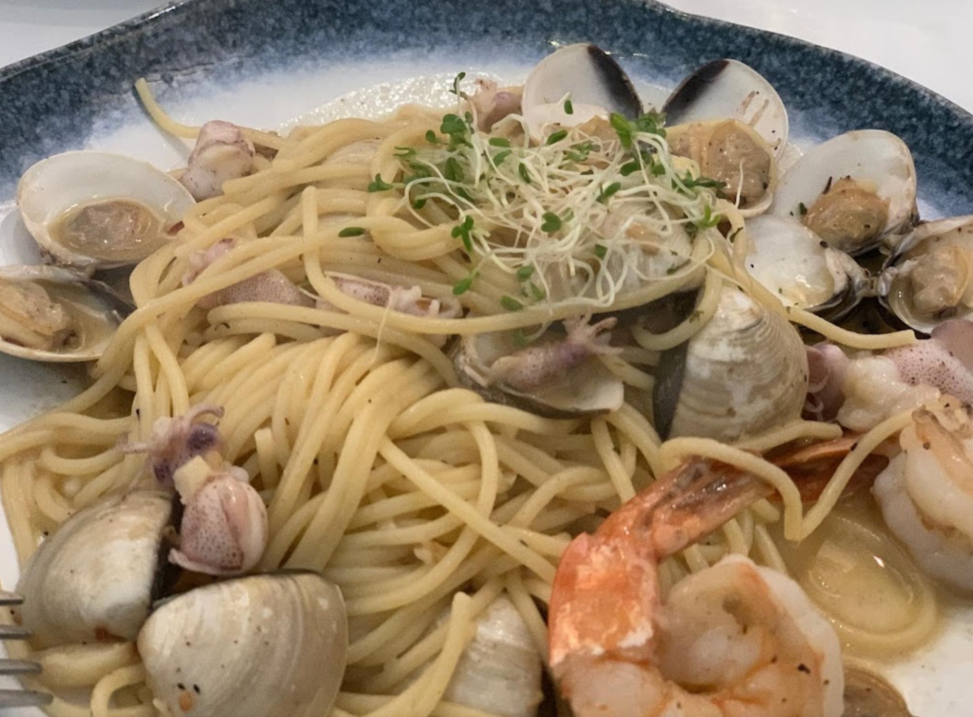 the-secret-garden-seafood-aglio-olio