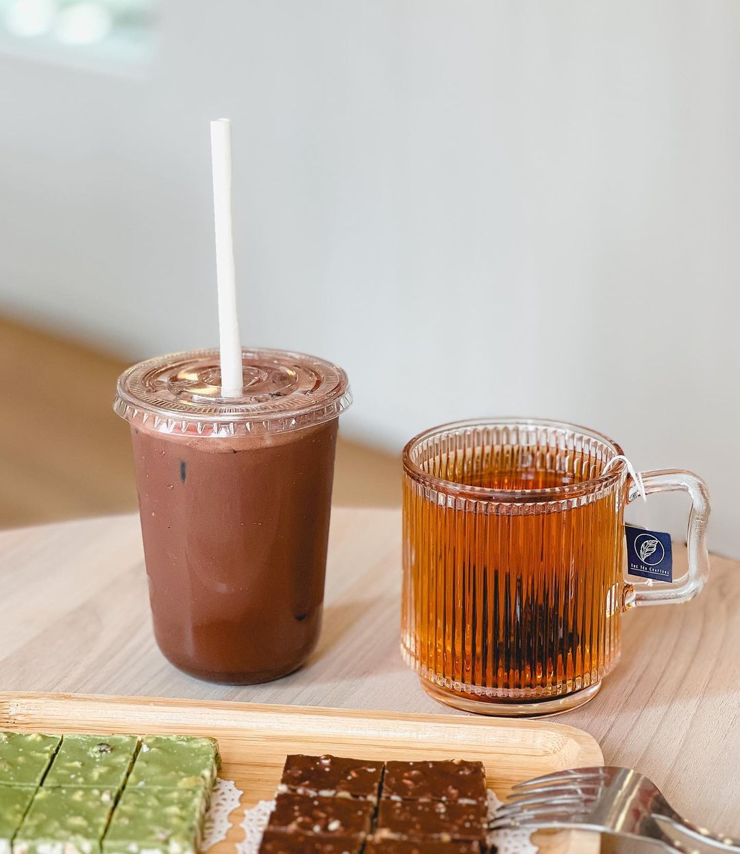 chocoelf- iced chocolate and tea