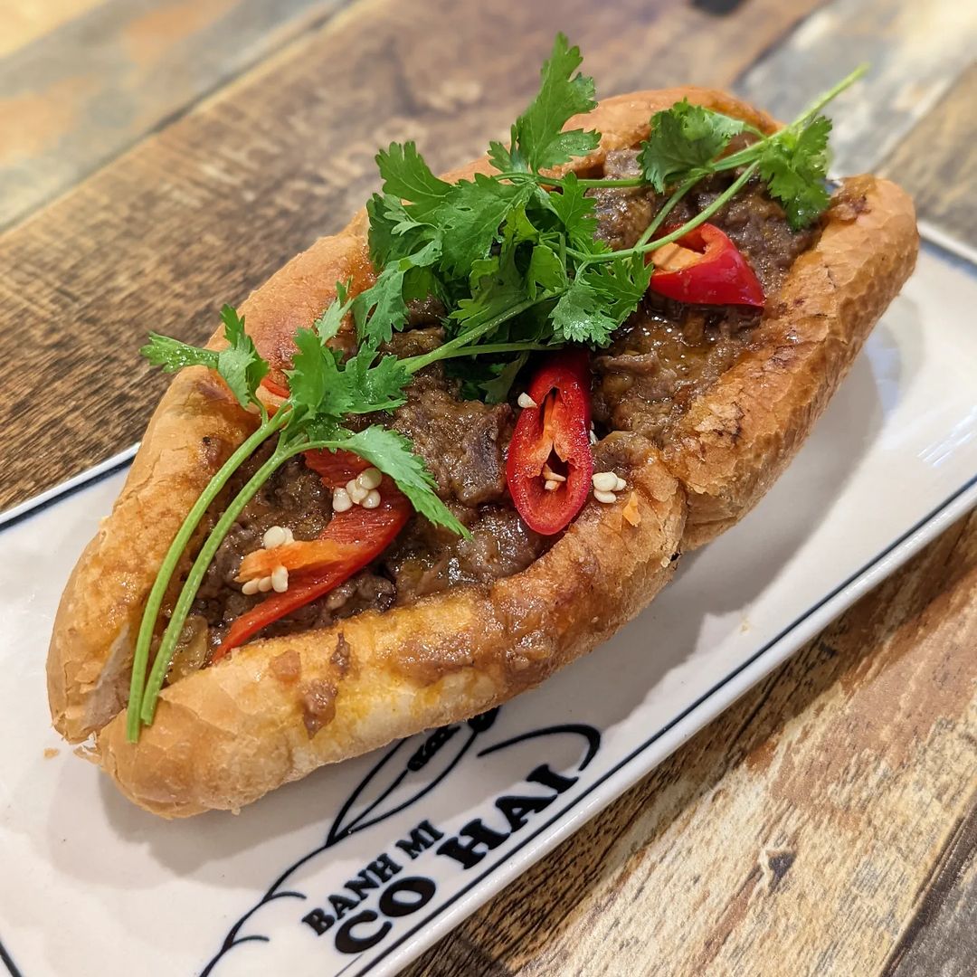 co hai banh mi - banh mi