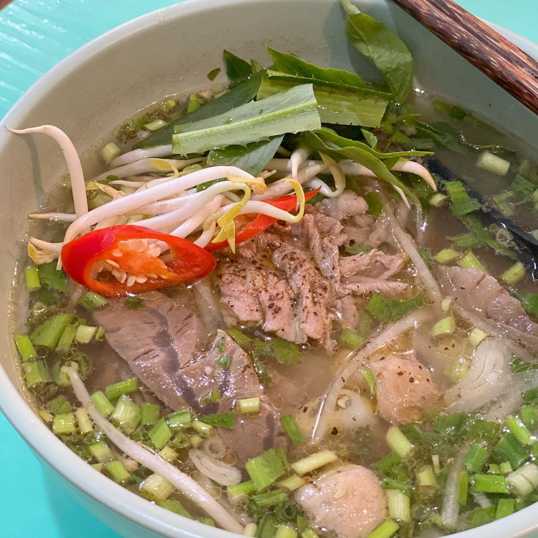 co hai banh mi - beef pho