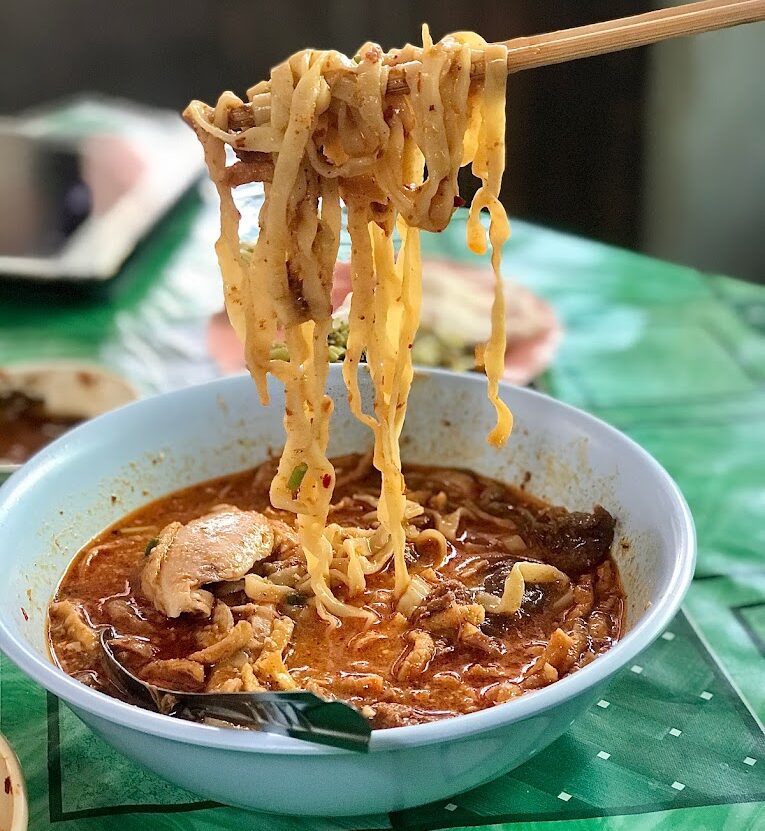 khao soi lung prakit kad kom