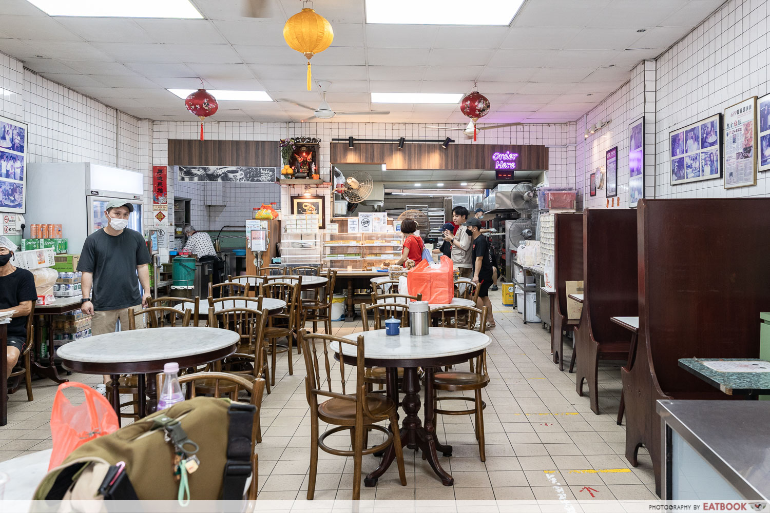 loong-fatt-tau-sar-piah-custard-puff-establishment-ambience