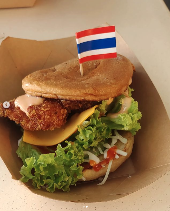 mr-burger-thai-style-chicken-burger