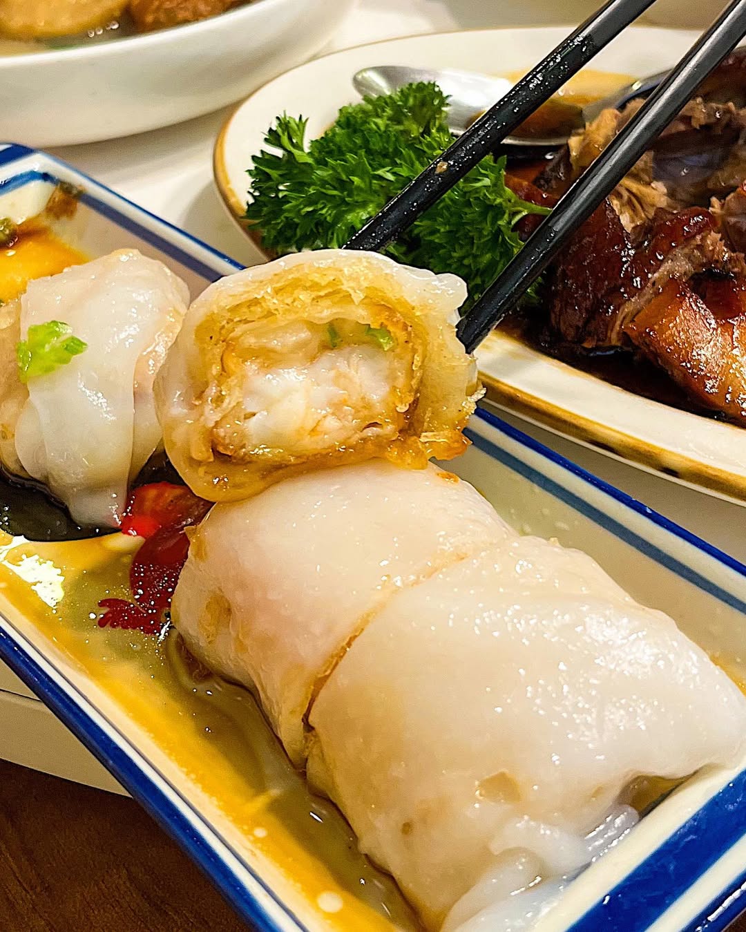 tunglok-teahouse-dim-sum-prawn-roll