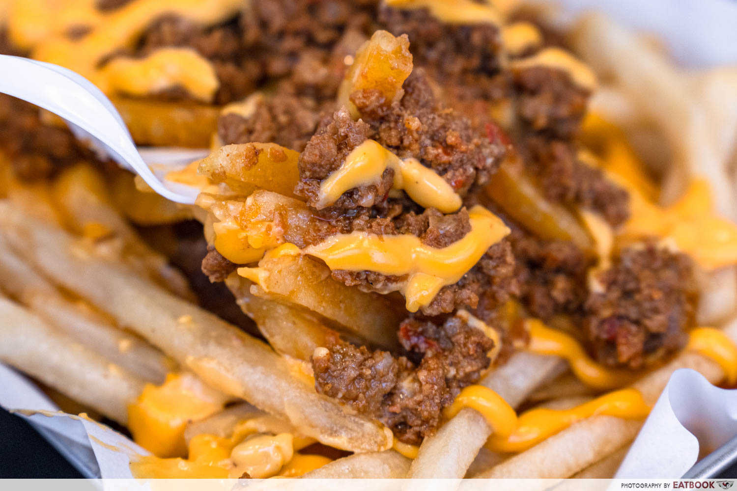 big boy franks- beef chilli fries close up