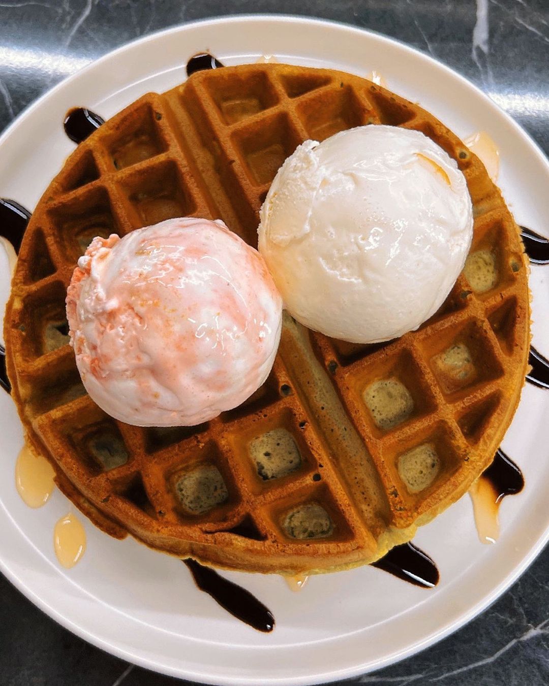 Kreme-Cafe-ice-cream-on-waffles