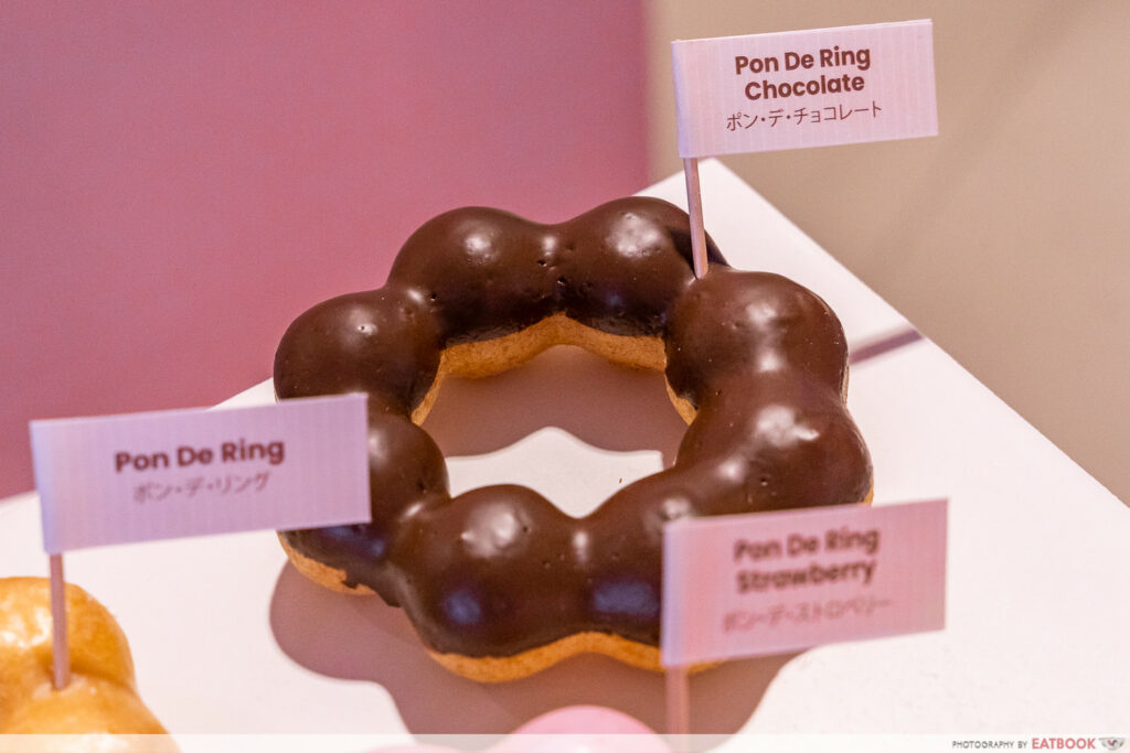 mister-donut-pon-de-ring-chocolate