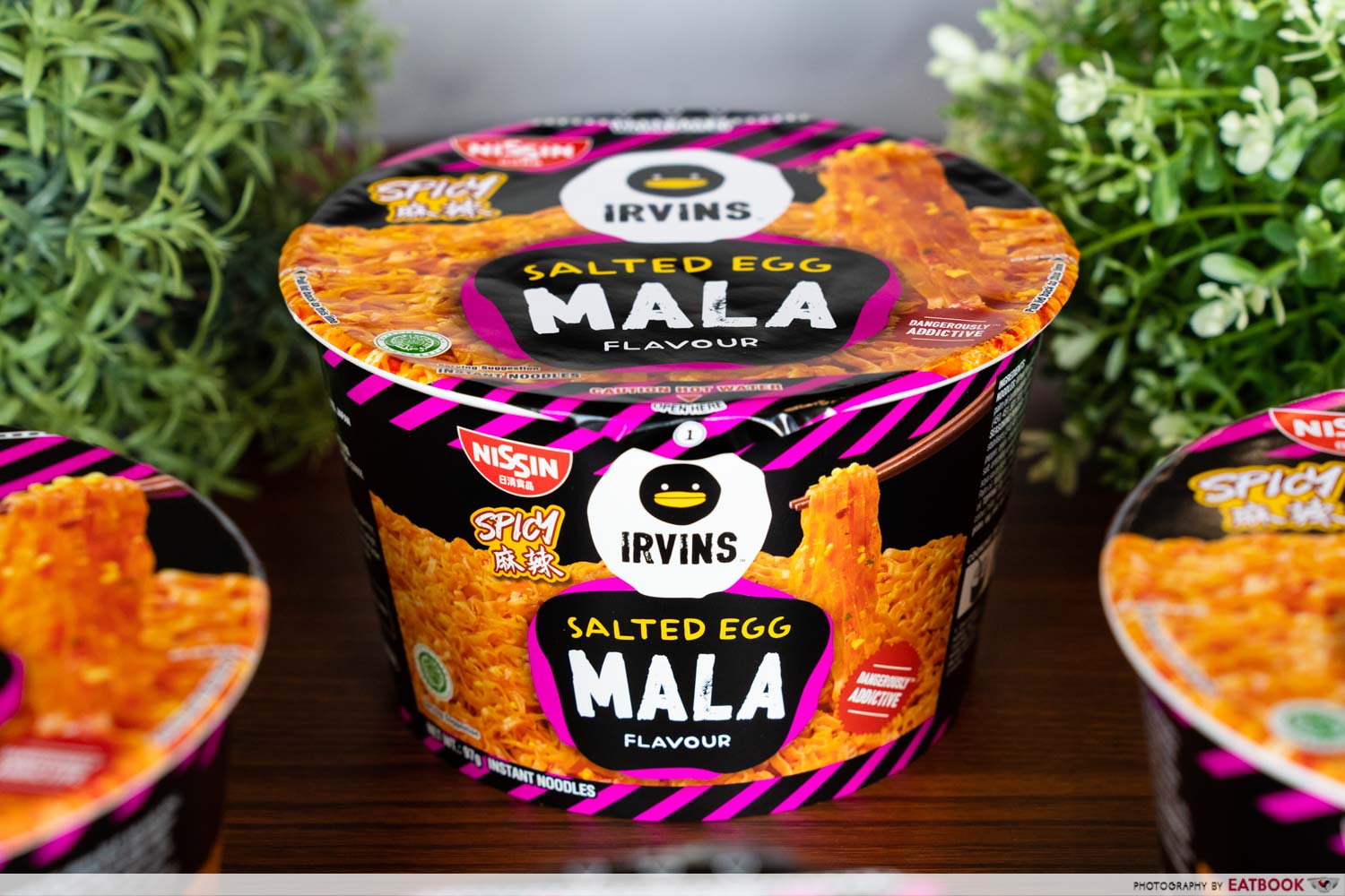 NISSIN X IRVINS Has New Mala Salted Egg Instant Noodles | Eatbook.sg