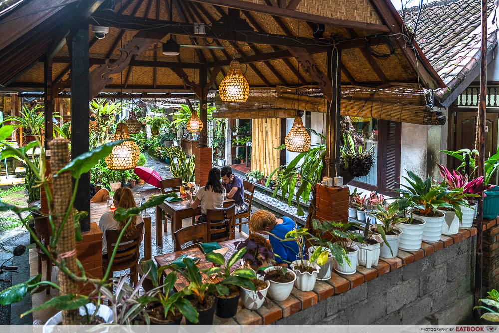 warung-makan-bu-rus-ubud-ambience